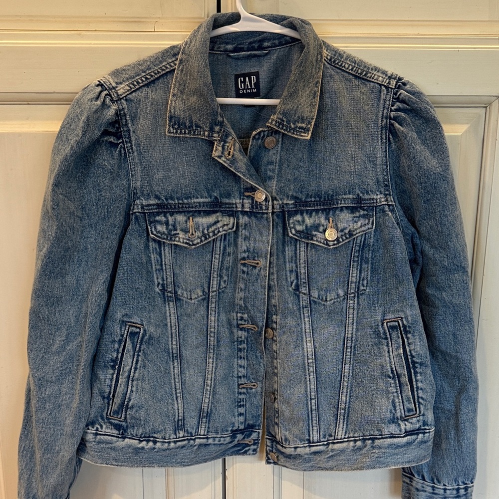 GAP Women's Classic Blue Jean Jacket new without tags